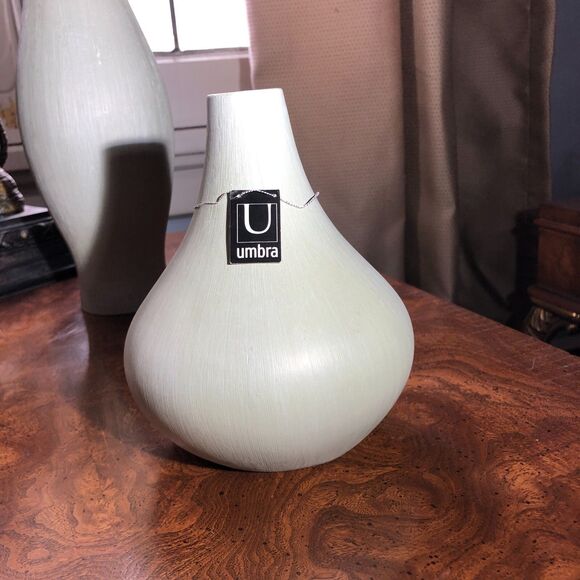 RARE Umbra Vase Pair – 2000s Modern Design – 16" Sheaf & 6.5" Husk –Cactus Green - Picture 2 of 6